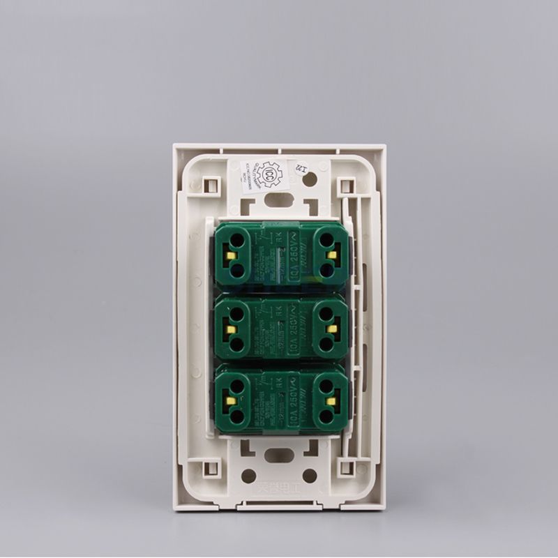 WD605 120 size 3 gang lighting switch